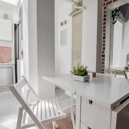 Apartment Cmg Faubourg Saint-martin / Chaudron *