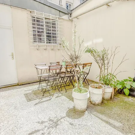 Cmg Faubourg Saint-martin / Chaudron Apartment Paris