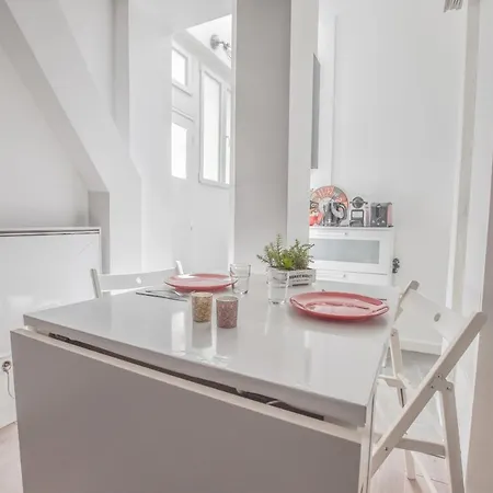 Cmg Faubourg Saint-martin / Chaudron Apartment